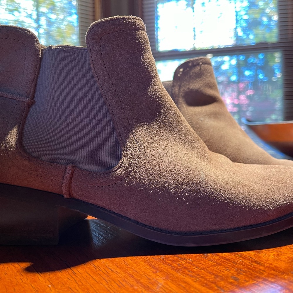 Steve Madden Tan Suede Ankle Chelsea Boots